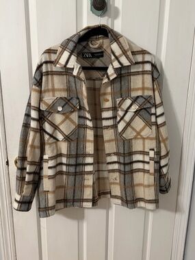 ZARA Neutral Plaid Shacket in Cream, Tan and Gray